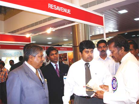 Mr. Vishwas Patel , CEO-Avenues explains the finer points of ResAvenue to the Minister of Tourism, Karnataka and other dignitaries at the ResAvenue stall.